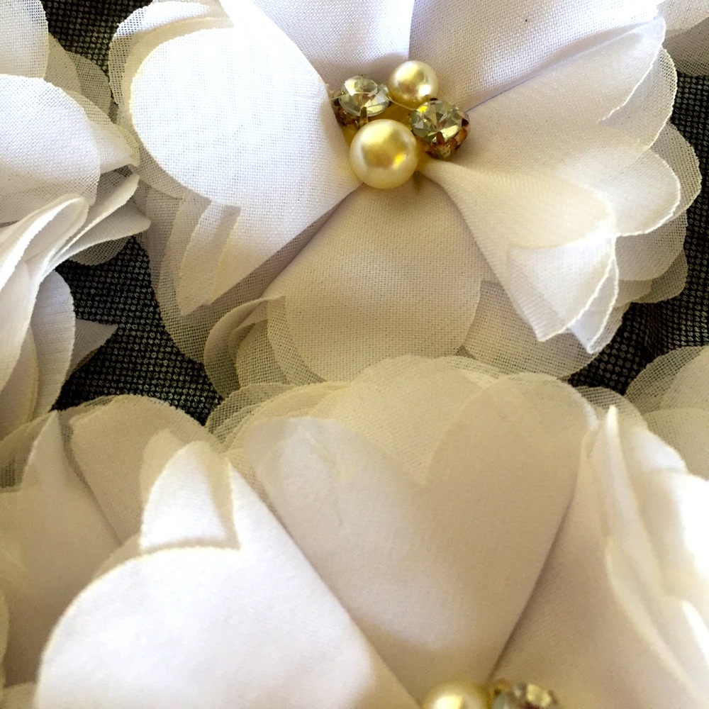 Flowers Set Of 8 White Organza Rhinestone Pearls